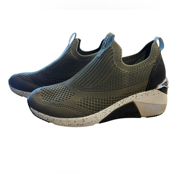 Mark Nason Women’s 7.5 Olive Green Slip-On Sneakers - Picture 3 of 8